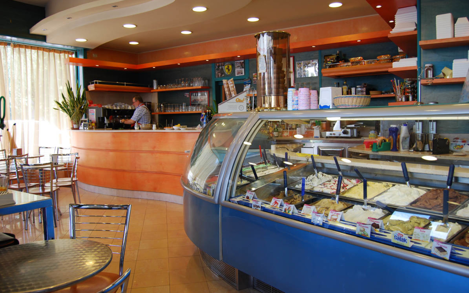 Arredo per Gelateria Bar Provesi