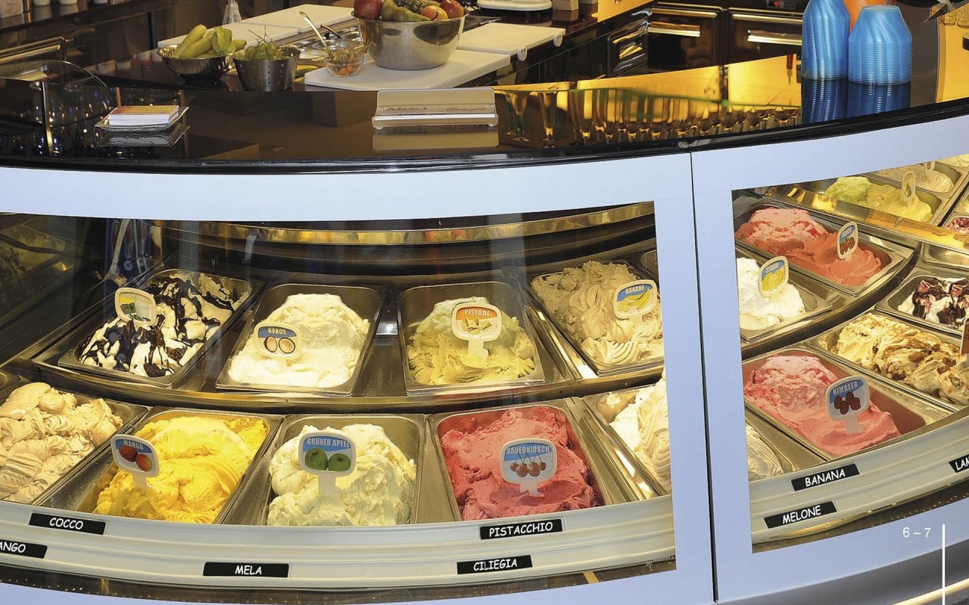Emmelle Arredamenti, particolare vetrina espositiva per gelaterie arredo gelateria pizzeria